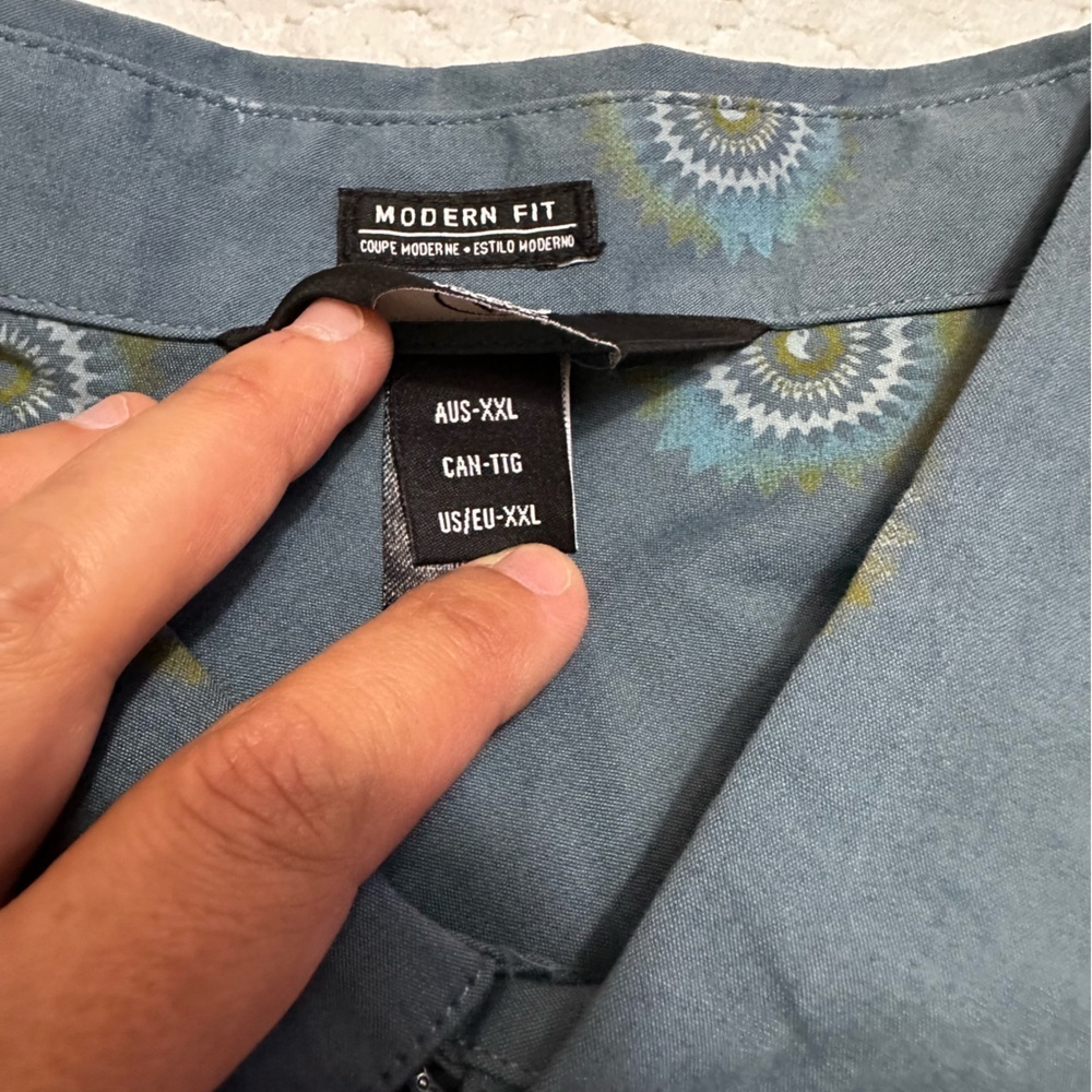 NWT Volcom Modern Fit Ying Yang Short Sleeve Butt… - image 2